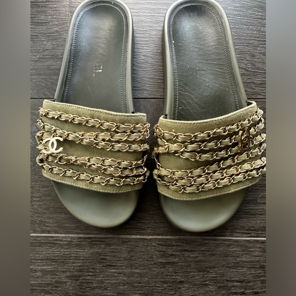Size 38. Chanel Chain Slides In Khaki With Gold Detail.